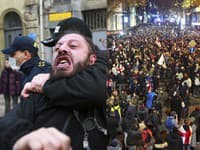 Nespokojná verejnosť zorganizovala v Gruzínsku demonštrácie po oznámení oficiálnych výsledkov parlamentných volieb
