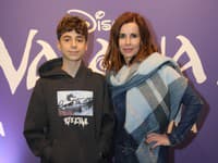 Premiéra rozprávky Vaiana 2. Na snímke Gabriela Škrabáková so synom