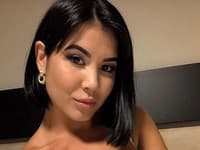 VULGÁRNA známa Češka: Na počkanie ukazovala v spoločnosti prsia!