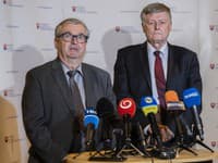 Na snímke zľava prezident Asociácie nemocníc Slovenska (ANS) Marián Petko a predseda Slovenského odborového zväzu zdravotníctva a sociálnych služieb (SOZ ZaSS) Anton Szalay