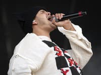 Slávny hudobník čelil vážnym obvineniam zo znásilnenia: Po verdikte sudcu neudržal slzy!