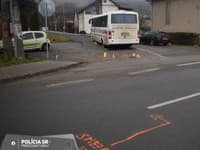Smrteľná nehoda v Raslaviciach! Autobus nedal prednosť chodkyni, žena (†46) zraneniam podľahla