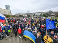 Na snímke protest proti nedeľnej (22. 12.) návšteve predsedu vlády SR Roberta Fica (Smer-SD) v Moskve