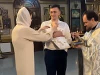 VIDEO krstu vás dostane do kolien: Mamička nepochopila pokyn kňaza, ženíchov výraz hovorí za všetko!