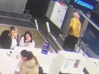 Hrôzostrašný incident na ruskom letisku: VIDEO Seniorka (74) si pomýlila batožinový pás s eskalátorom!
