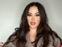 Ženu sužuje zvláštna porucha: Nekontrolovateľne jej rastú prsia! Muži sú z jej dekoltu hotoví, chcú rande