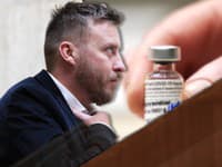Vláda odobrila správu Kotlára: Do prílohy zaradil aj konšpiračné VIDEO, ministri krotia jeho radosť