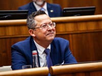 Chystá sa rošáda na čele NBS? Kamenický chce podľa Gröhlinga utiecť pred konsolidáciou a vymeniť Kažimíra!
