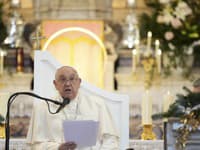 Trump sľubuje najväčšiu deportačnú operáciu v histórii USA: Pápež František varuje pred katastrofou