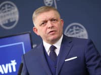 MIMORIADNE Fico chce meniť Ústavu SR! Návrh sa týka PIATICH okruhov... Zakotviť chce dve pohlavia aj suverenitu SR