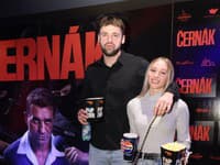 Premiéra filmu Černák. Na snímke Fiki Sulík s partnerkou Kristínou