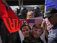 Demonštranti pochodujú proti návšteve amerického ministra zahraničných vecí Marca Rubia v Panama City.