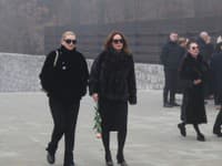 Posledná rozlúčka s herečkou Táňou Radevou. Na snímke Vanda ružičková (vpravo)