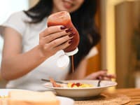 Treba kečup skladovať v chladničke alebo na polici? Obľúbená značka odhalila správnu odpoveď!