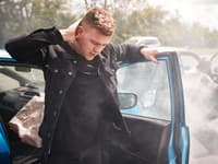 Toto vám môže zachrániť život: Odborník prezradil, ako otvoriť dvere, ak uviaznete v aute počas nehody
