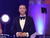 Minister Drucker na Univerzitnom plese: Spoločnosť mu robila... Wau, tá bola krásna!