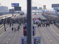 Srbskí študenti zablokovali cesty: Uplynulo 100 dní od tragédie v Novom Sade