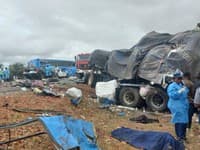 Tragická zrážka autobusu a nákladného auta v Zimbabwe.