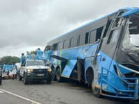 Tragická zrážka autobusu a nákladného auta v Zimbabwe.