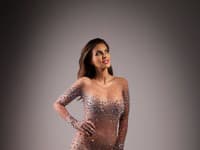 Martina Schindlerová na svojom koncerte ako Bond Girl