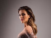 Martina Schindlerová na svojom koncerte ako Bond Girl
