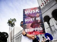Protest proti vláde Donalda Trumpa a proti Elonovi Muskovi