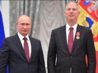 Ruský prezident Vladimir Putin a šéf ruského štátneho investičného fondu Kirril Dmitrijev