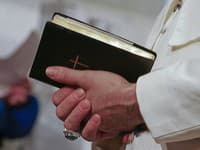 Z katechéta z okolia Bratislavy sa vykľul pedofil: Mimoriadne nevhodné správanie, obchytkávanie a narážky!