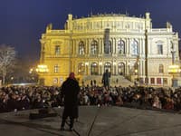 Pietna spomienka na slovenského novinára Jána Kuciaka a jeho snúbenicu Martiny Kušnírovej v Kostole Najsvätejšieho Salvátora v centre Prahy.