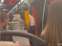 Dráma v električke: VIDEO Vodič sa pustil do ukrajinskej rodiny, padali nadávky aj údery