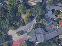 Ľudia si až teraz všimli HANBATÚ kresbu na streche školy: FOTO Keď to uvidíte, chytíte sa za hlavu!