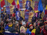 Na protestoch v Rumunsku sa zúčastnili desaťtisíce ľudí: Nesúhlas s rozhodnutím ústavného súdu