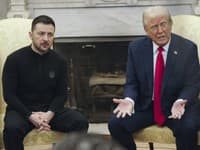 Prezident Donald Trump (vpravo) s ukrajinským prezidentom Volodymyrom Zelenským v Oválnej pracovni v Bielom dome