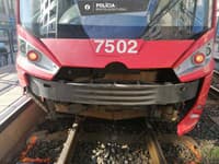 Električka zrazila chodcu v Bratislave