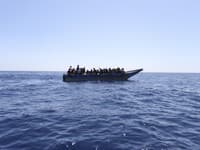 Pri pokuse prekonať Stredozemné more zahynuli traja migranti: Medzi obeťami sú dve deti!