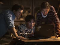 Tom Holland, Jacob Batalon a Zendaya vo filme Spider-Man: Bez domova