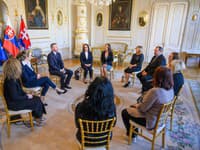 Prezident Peter Pellegrini počas prijatia rodín a priateľov obetí pandémie COVID-19 v Prezidentskom paláci.