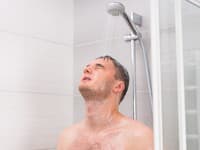 Mužova odporná hygiena šokovala manželku aj svet: VIDEO Takto sa predsa nikto normálny neumýva!