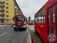 Dopravná nehoda osobného motorového vozidla a električky na Račianskej ulici v Bratislave