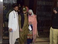 Záchrana pasažierov vlaku v Pakistane