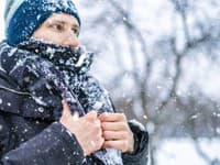 Počasie sa zbláznilo! Sever Česka trápi silné sneženie: Meteorológovia varujú pred poľadovicou