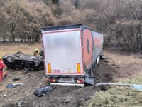 Dôsledky dopravnej nehody pod Strečnom