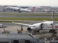 CHAOS na letisku: Z lietadla muselo tesne pred odletom vystúpiť 20 cestujúcich! Dôvod bol PREKVAPUJÚCI