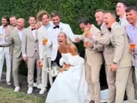 Nevesta sa poriadne vyfarbila: Odhrnula svadobné šaty a ukázala... Družba nevedela, kam pozerať!
