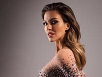 Martina Schindlerová na svojom koncerte ako Bond Girl