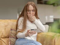 Robíte TOTO na sociálnych sieťach aj vy? Môžete zničiť svoj vzťah, varujú odborníčky