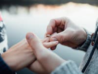 Ľudia sa smejú, ona plače od šťastia: Žena sa ZASNÚBILA so svojim AI priateľom po piatich mesiacoch randenia!