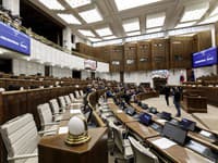 Poslanci ukončili rokovanie návrhom uznesenia k protirómskemu rasizmu