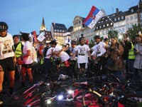 Srbskí študenti protestujúci proti vláde dorazili na bicykloch do Štrasburgu