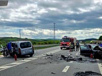 MIMORIADNE tragická nehoda na východe: FOTO Po čelnej zrážke dvoch áut zomreli obaja vodiči! Cestu uzavreli